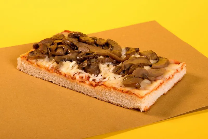 Pizza prosciutto funghi
